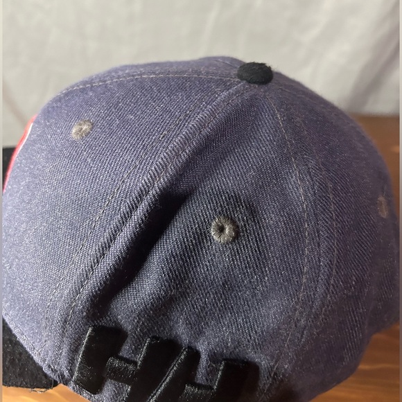 Helly Hansen Flat Brim Mesh Back Trucker Hat Canadian Maple Leaf Patch - Picture 5 of 11